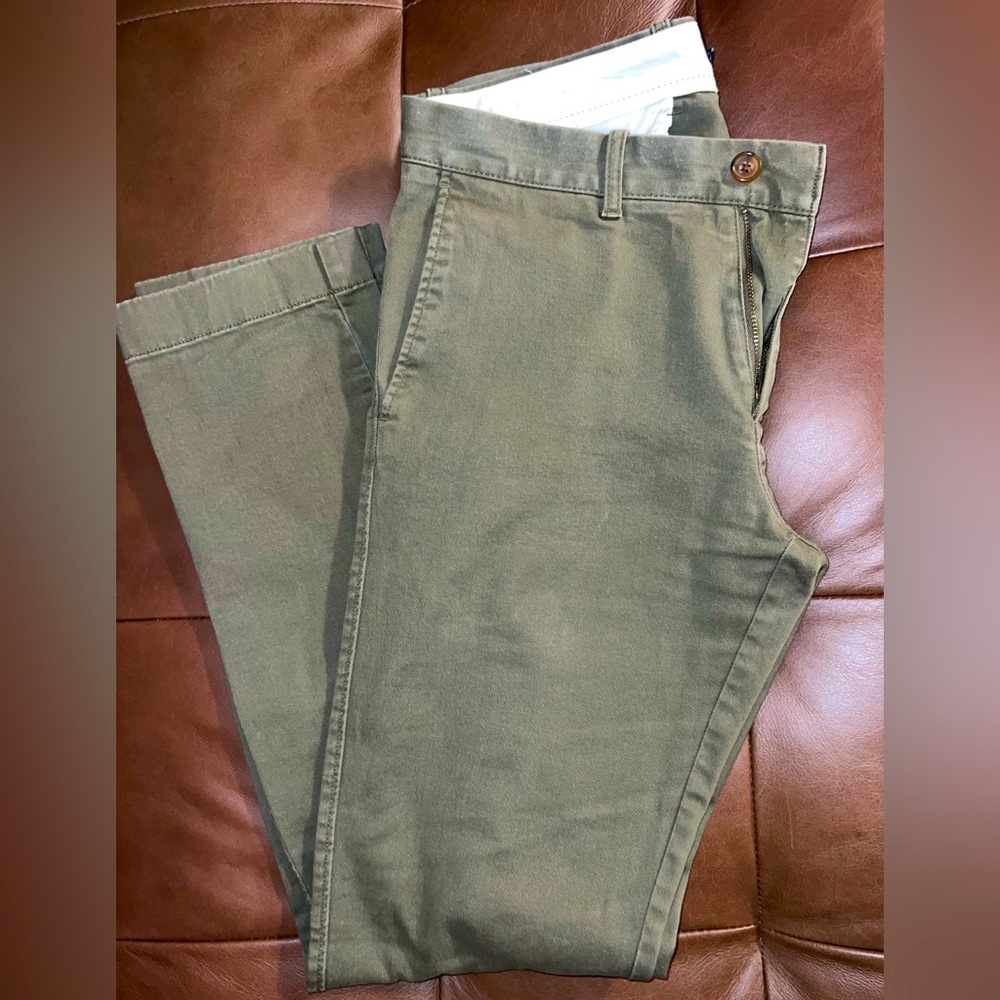 Men’s J Crew 29x32 Flex Slim Chino pants in Forest Green!